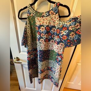 Dress with open shoulders!   
Absolutely beautiful
Perfect for date night